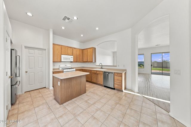 9823 E GREENWAY Street, Mesa, AZ 85207