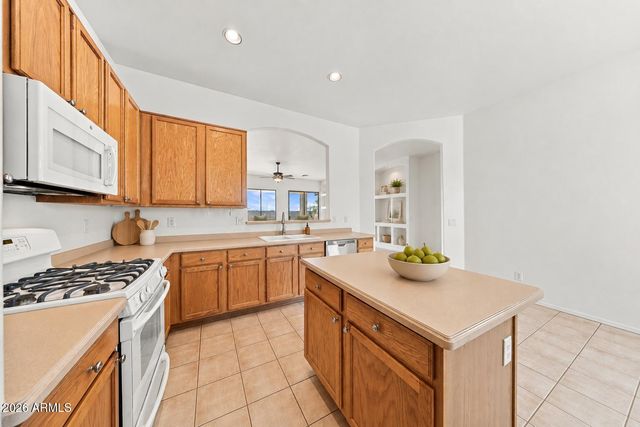 9823 E GREENWAY Street, Mesa, AZ 85207