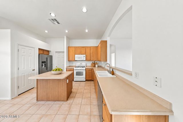 9823 E GREENWAY Street, Mesa, AZ 85207