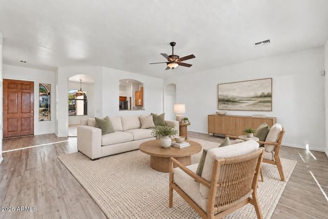 9823 E GREENWAY Street, Mesa, AZ 85207