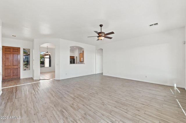 9823 E GREENWAY Street, Mesa, AZ 85207