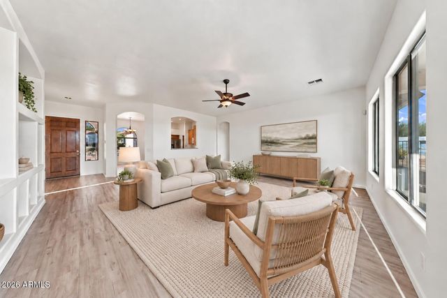 9823 E GREENWAY Street, Mesa, AZ 85207