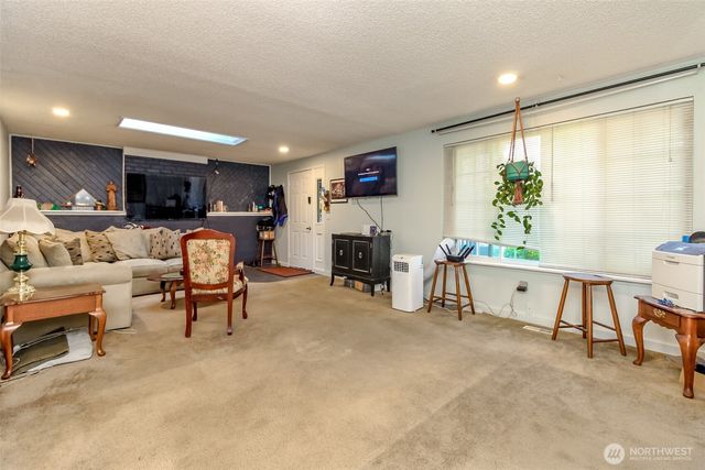 15213 12th Avenue E, Tacoma, WA 98445