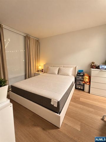 1525 Harbor Boulevard 4233, Weehawken, NJ 07086
