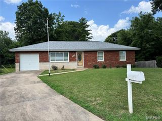 1101 Fain Drive, St Louis, MO 63125