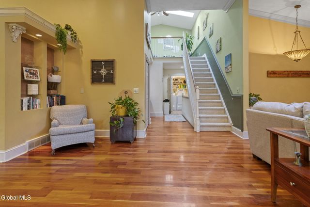 13 Tracey Court, Troy, NY 12180