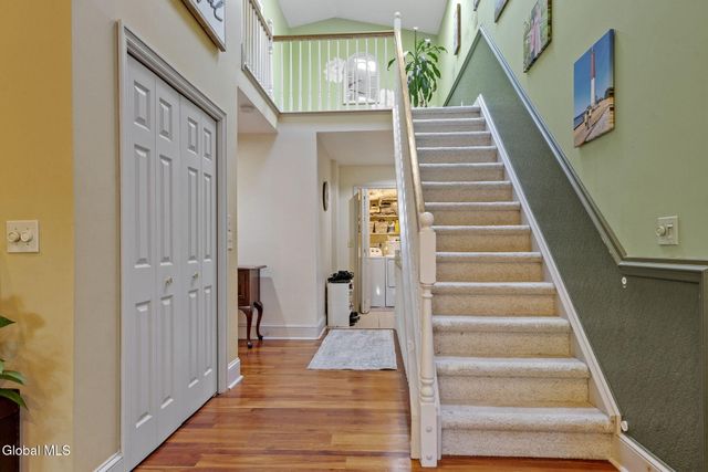 13 Tracey Court, Troy, NY 12180