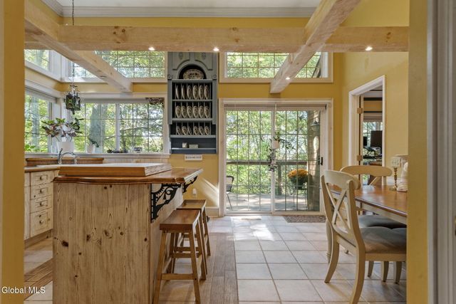 13 Tracey Court, Troy, NY 12180