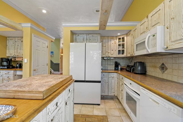 13 Tracey Court, Troy, NY 12180