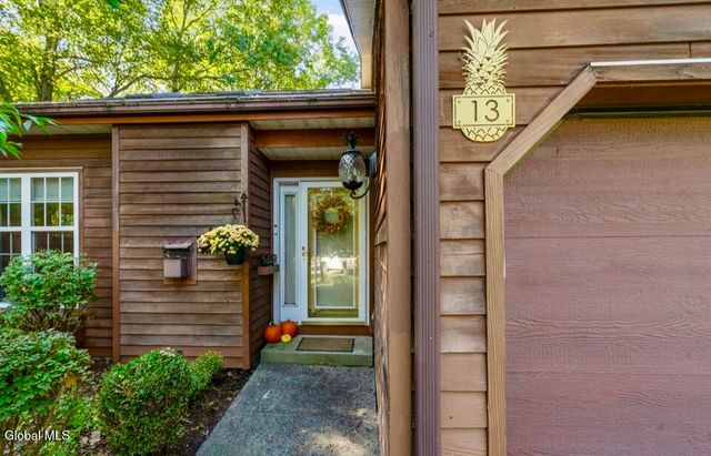 13 Tracey Court, Troy, NY 12180