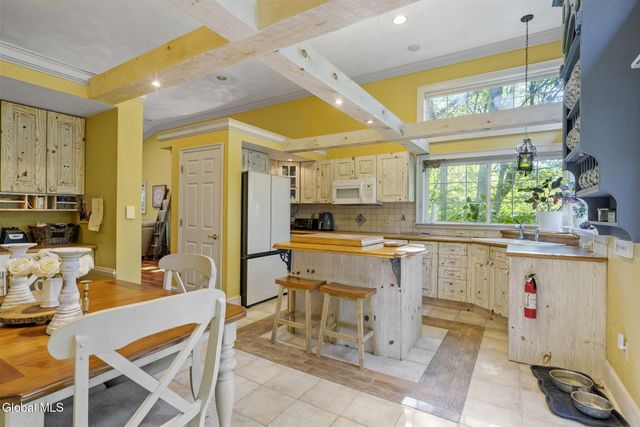 13 Tracey Court, Troy, NY 12180