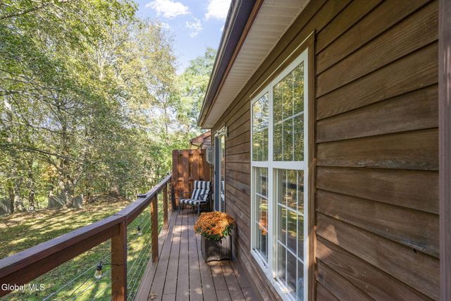 13 Tracey Court, Troy, NY 12180