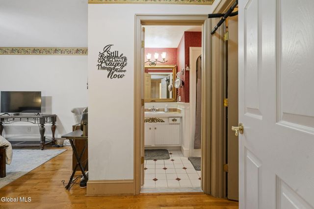 13 Tracey Court, Troy, NY 12180