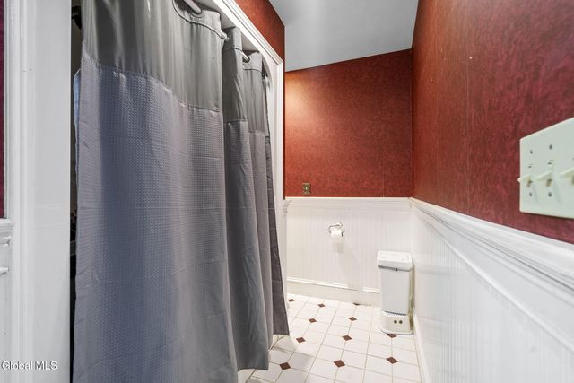 13 Tracey Court, Troy, NY 12180