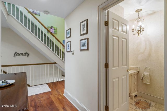 13 Tracey Court, Troy, NY 12180