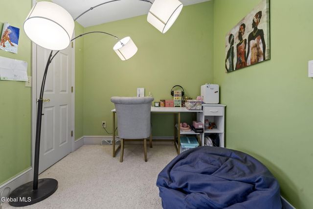 13 Tracey Court, Troy, NY 12180