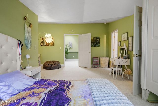 13 Tracey Court, Troy, NY 12180