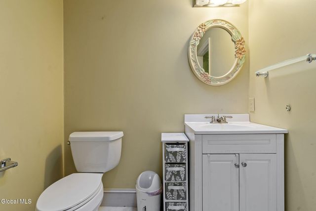 13 Tracey Court, Troy, NY 12180