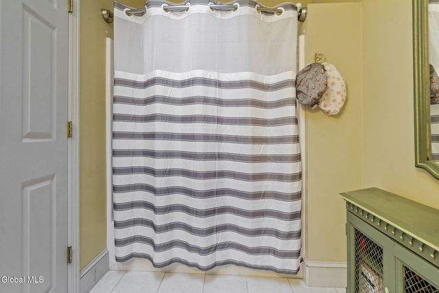 13 Tracey Court, Troy, NY 12180