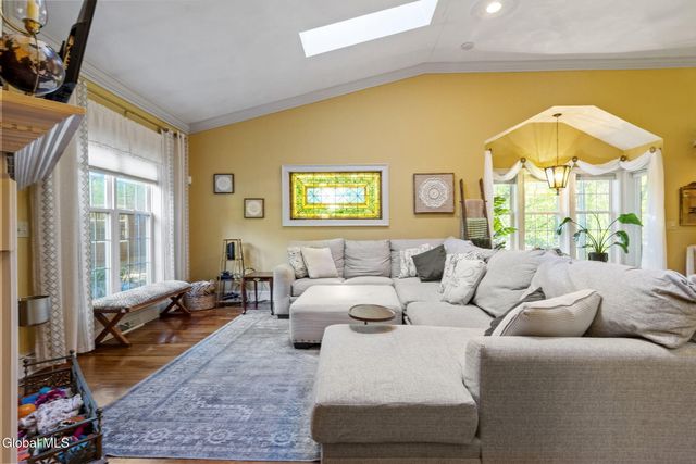 13 Tracey Court, Troy, NY 12180