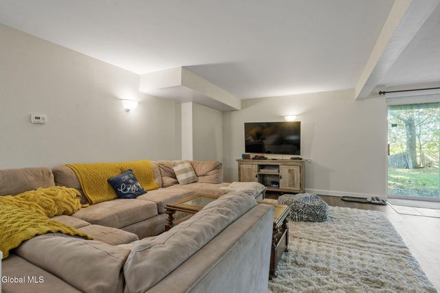 13 Tracey Court, Troy, NY 12180