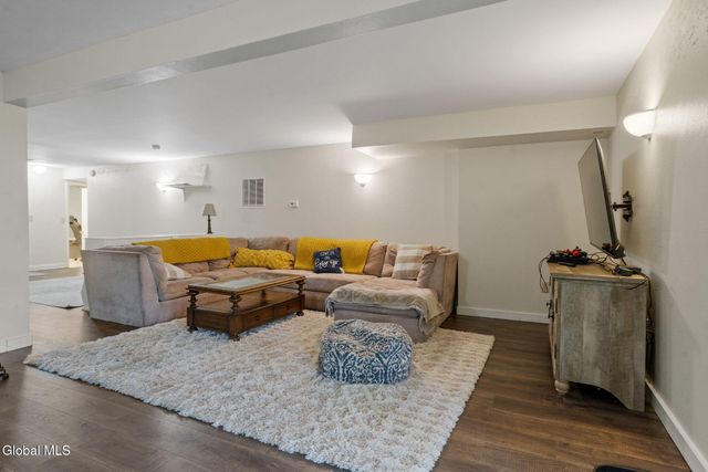 13 Tracey Court, Troy, NY 12180