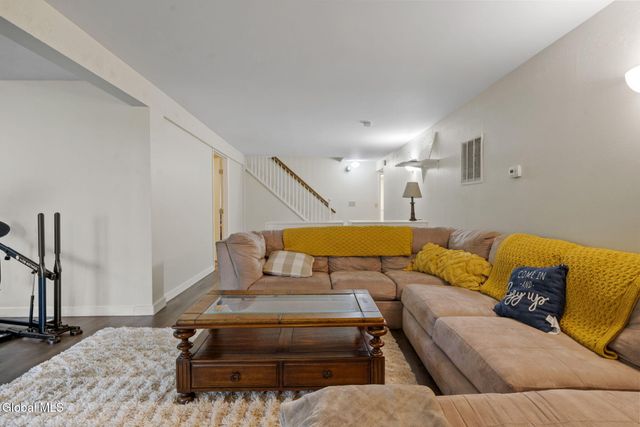 13 Tracey Court, Troy, NY 12180