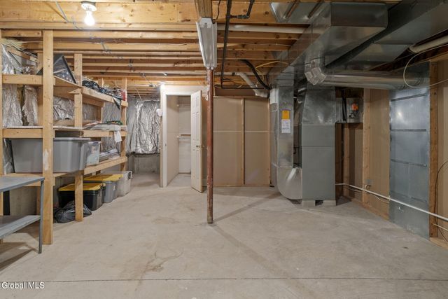 13 Tracey Court, Troy, NY 12180