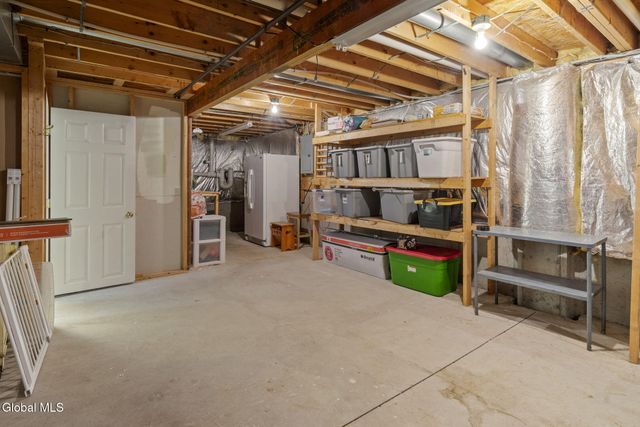 13 Tracey Court, Troy, NY 12180