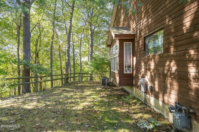 13 Tracey Court, Troy, NY 12180