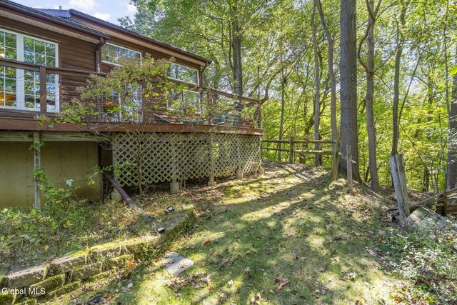 13 Tracey Court, Troy, NY 12180