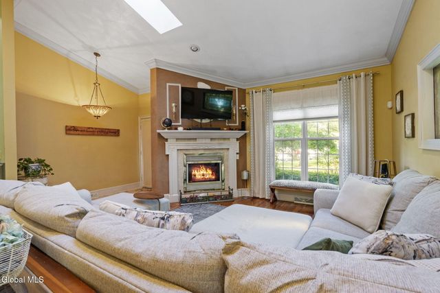 13 Tracey Court, Troy, NY 12180