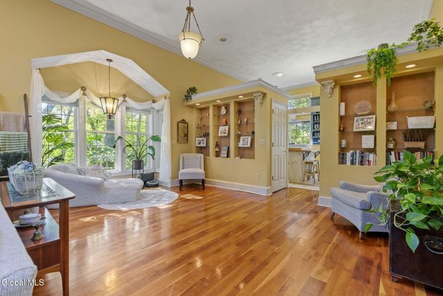 13 Tracey Court, Troy, NY 12180