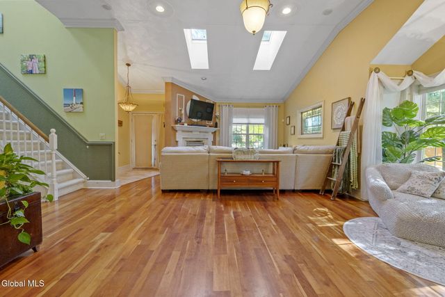 13 Tracey Court, Troy, NY 12180