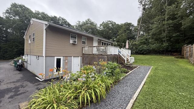37 Huckleberry Lane, Marstons Mills, MA 02648