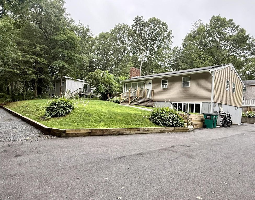 37 Huckleberry Lane, Marstons Mills, MA 02648