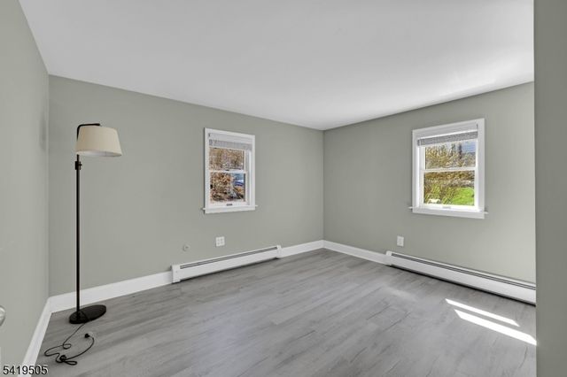 28 Oriole Rd, Jefferson Twp., NJ 07438
