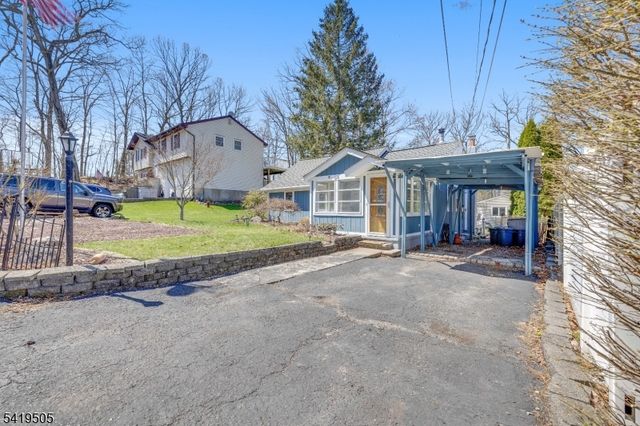 28 Oriole Rd, Jefferson Twp., NJ 07438