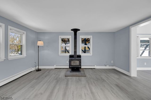 28 Oriole Rd, Jefferson Twp., NJ 07438