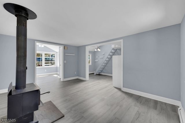 28 Oriole Rd, Jefferson Twp., NJ 07438