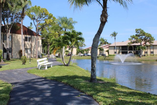 327 Pine Ridge Circle B-2, Greenacres, FL 33463