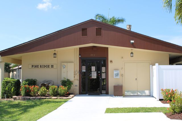 327 Pine Ridge Circle B-2, Greenacres, FL 33463