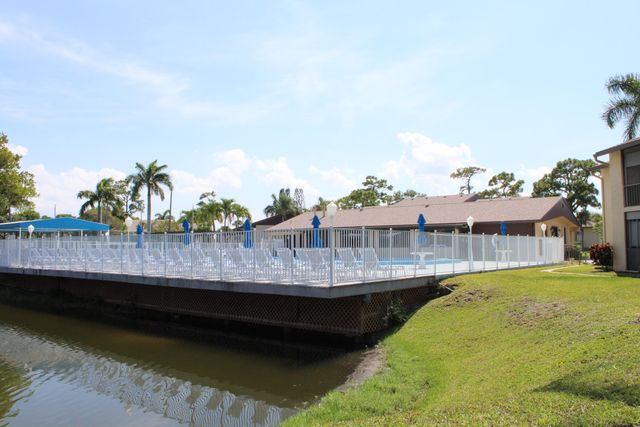 327 Pine Ridge Circle B-2, Greenacres, FL 33463