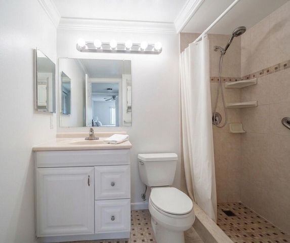 327 Pine Ridge Circle B-2, Greenacres, FL 33463