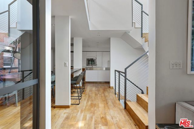 7 Vicente Terrace, Santa Monica, CA 90401