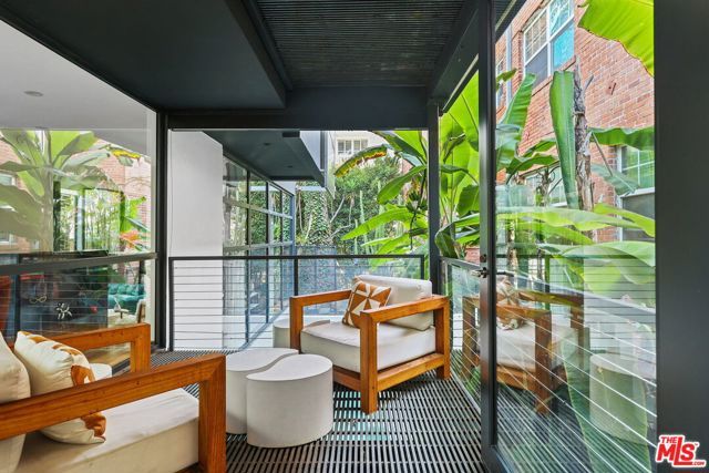 7 Vicente Terrace, Santa Monica, CA 90401