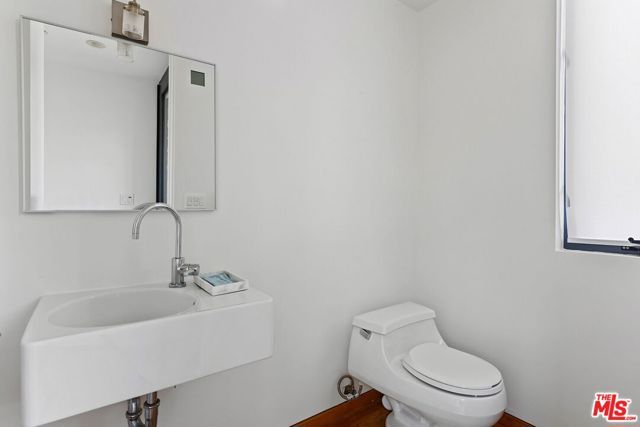 7 Vicente Terrace, Santa Monica, CA 90401