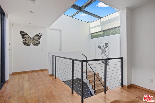 7 Vicente Terrace, Santa Monica, CA 90401