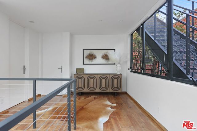 7 Vicente Terrace, Santa Monica, CA 90401