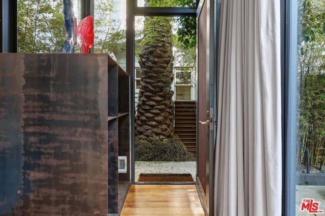 7 Vicente Terrace, Santa Monica, CA 90401